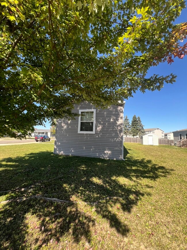 Photo - 133 Grand River Dr