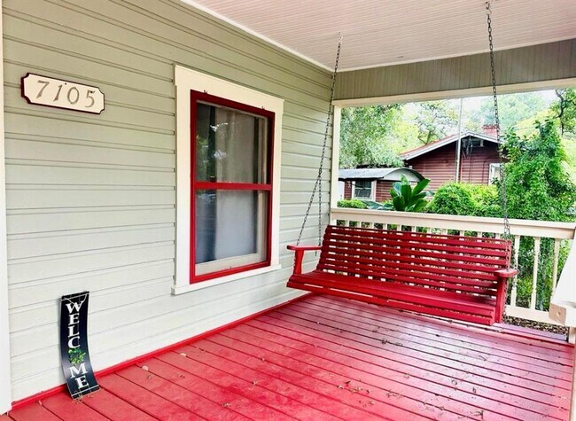 Photo - 7105 N 10th St