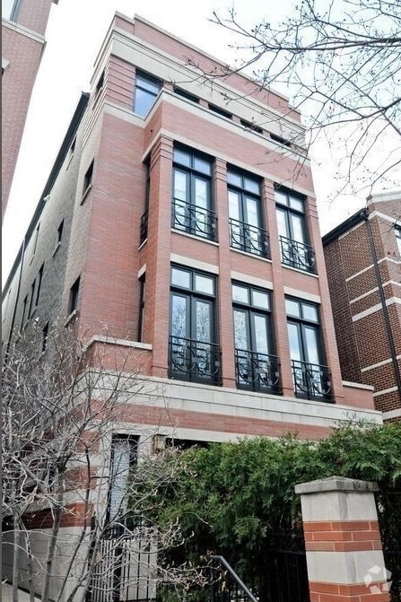 Building Photo - 2850 N Burling St Unit 2 Rental
