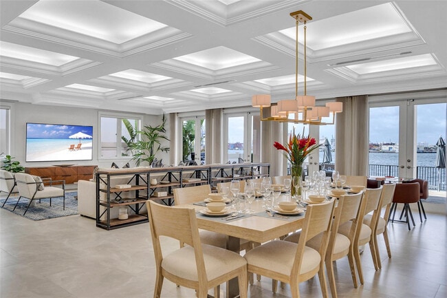 Photo - 1949 Harbourview Dr