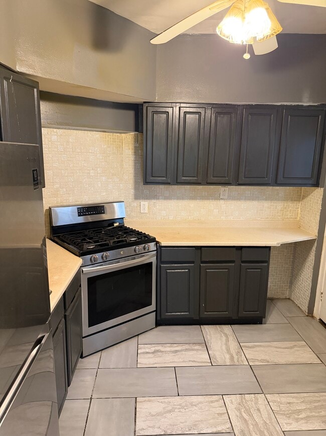 Building Photo - 5933 Carpenter St Unit 1