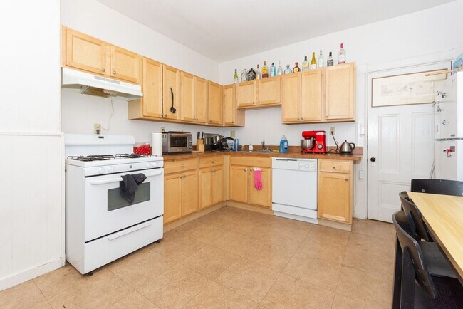 Photo - Fantastic 3 bed 1 Bath in Allston
