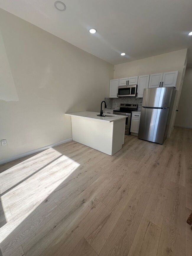 Photo - 2713 W Glenwood Ave Unit 1st Floor Apartment for Rent