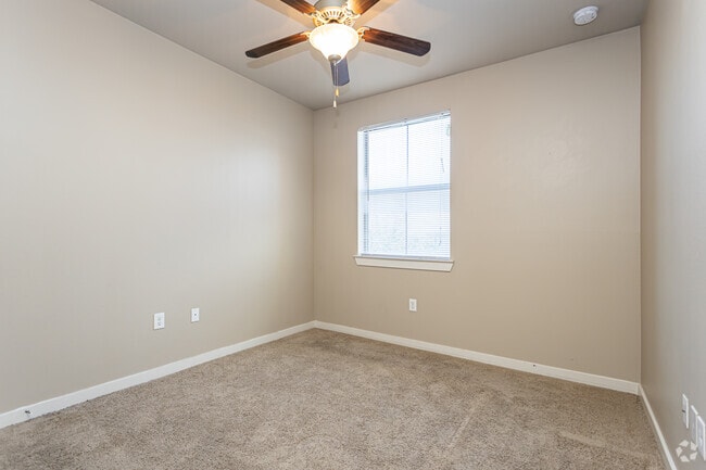 3BR, 2BA - 1,063SF