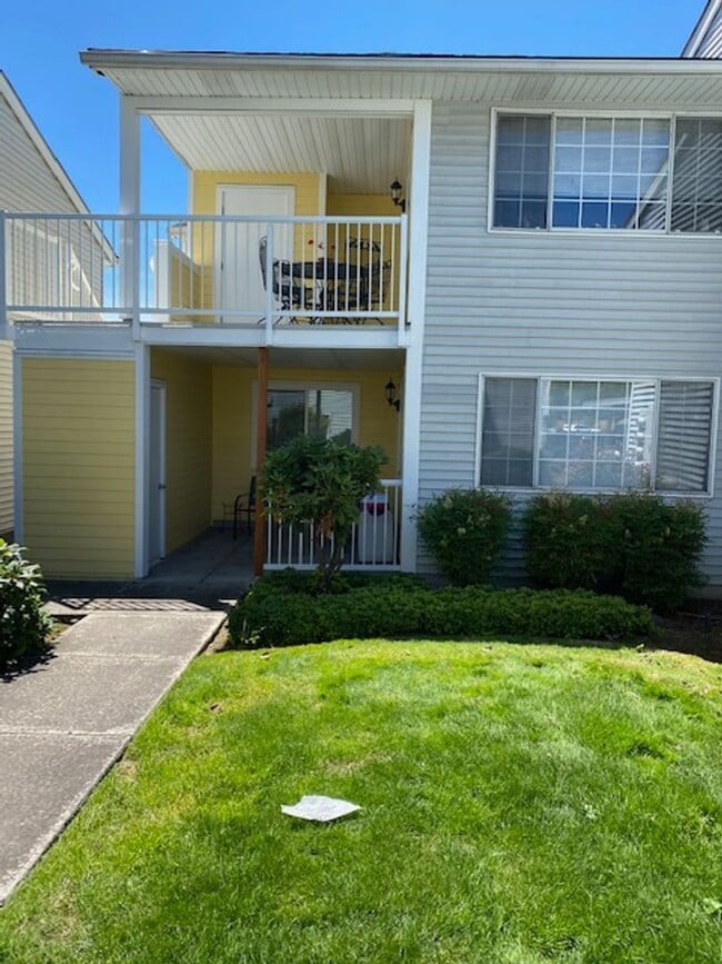 Building Photo - SINGLE LEVEL 2 BEDROOM CONDO