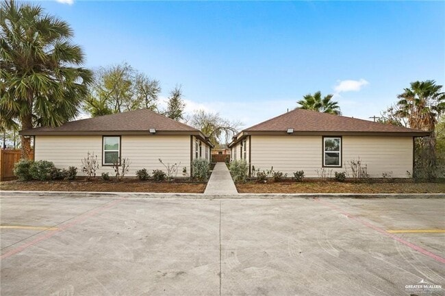 Building Photo - 16 E St Unit 2