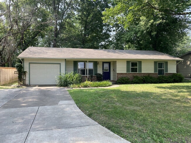 Photo - 1004 SE 4th St