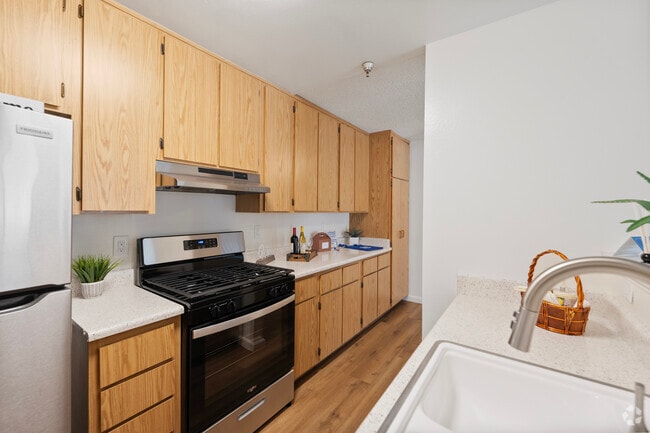 1,BR, 1BA - 550SF