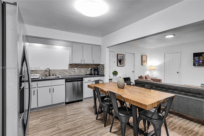 Photo - 977 SW 10th St Unit 927