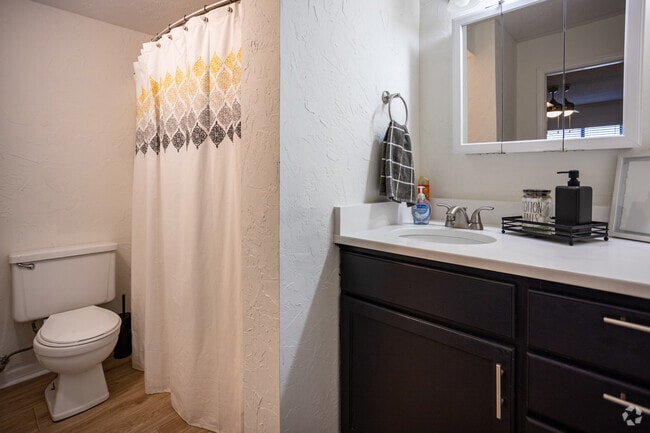 1 BR, 1 BA - 600SF