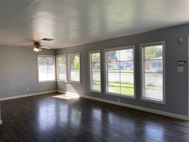 Photo - Oleander home with a HUGE shop!