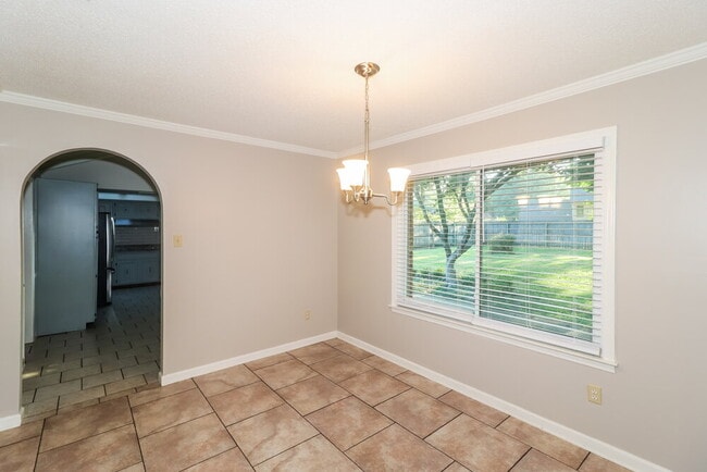2209 Burlingate Dr
