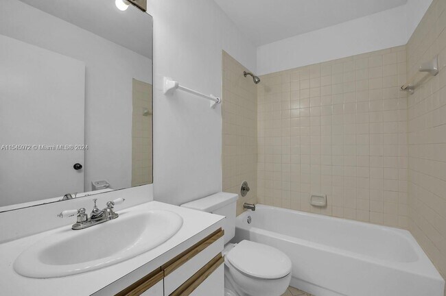 Photo - 3453 NW 44th St Unit 104