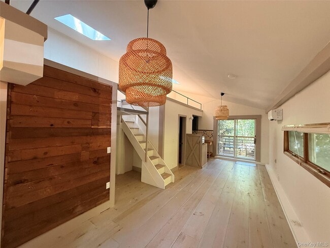331 Thompson St