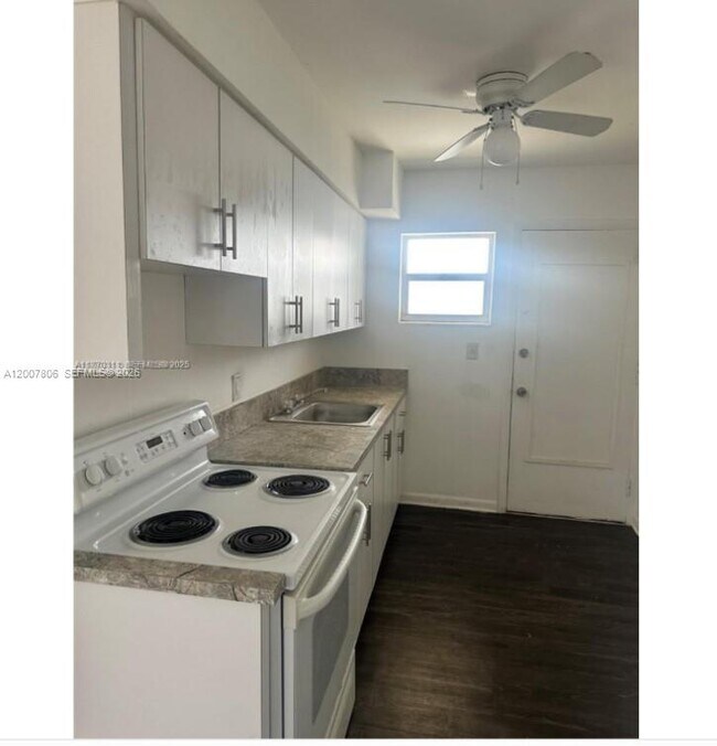 Photo - 1931 NE 168th St Unit 3