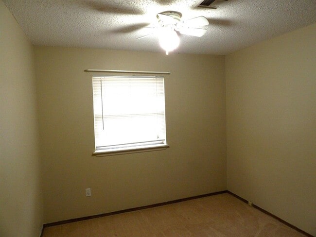 Photo - 6332 NW Taylor Ave