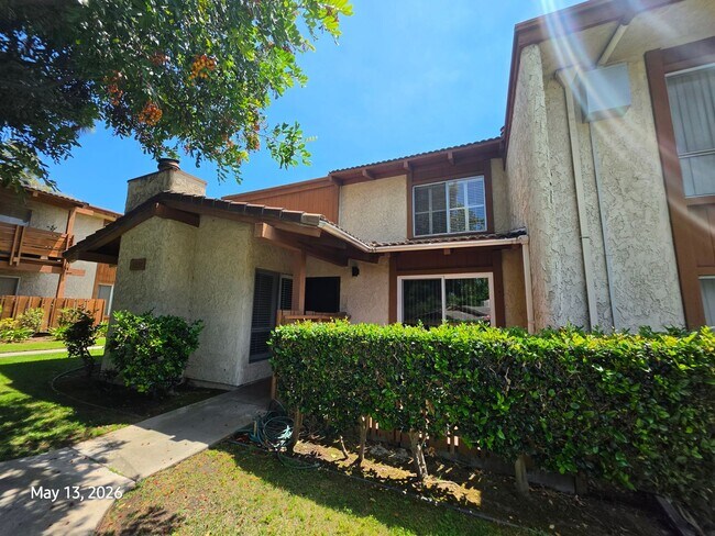 Building Photo - County Club Villas: 3 Bedroom 2 Bath Attached Townhouse