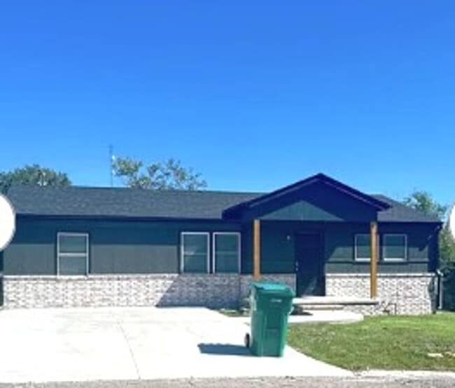 Building Photo - Beautifully fully remodeled 2-bedroom, 2-bath home for lease in Sapulpa.
