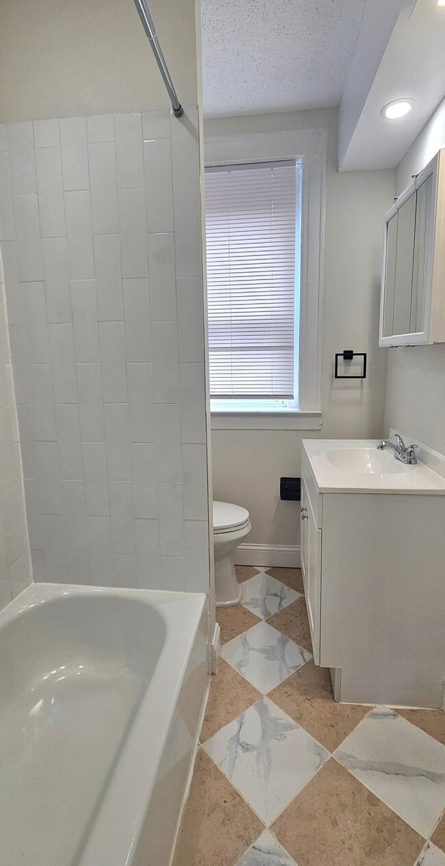 295 Norton St Unit B8