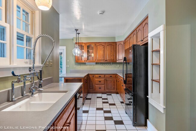 241 W Van Buren Ave