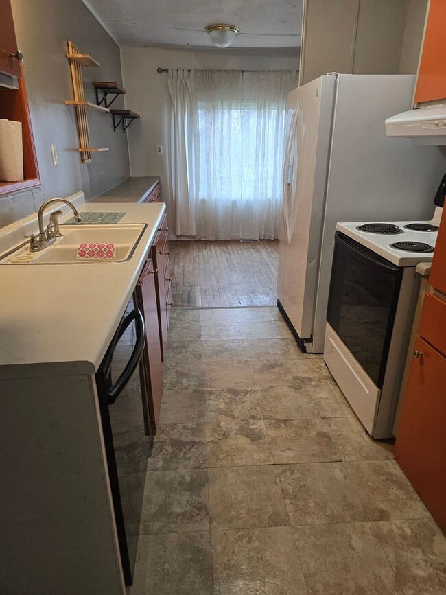 Photo - 3 bed 2 bath Mobile Home for rent  Rent in Grants Pass