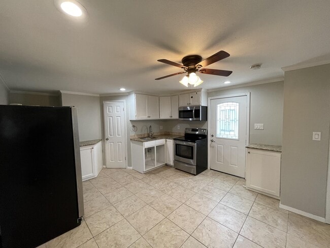 Photo - 2203 Mercedes Rd