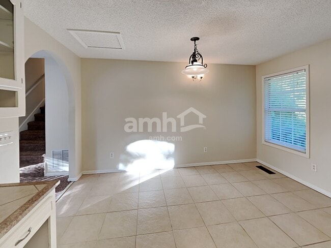 Photo - 1017 Queensbury Run