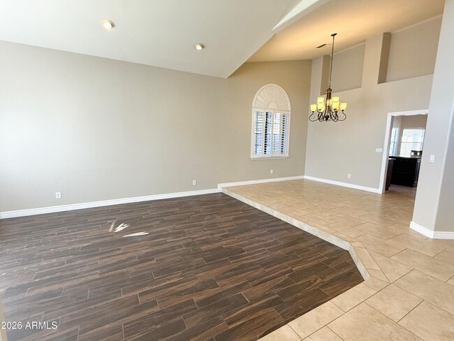 Photo - 902 W Sherri Dr