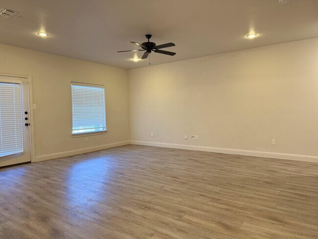 Photo - 1708 102nd St