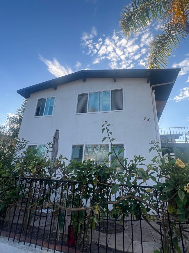 610 Kentia Ave