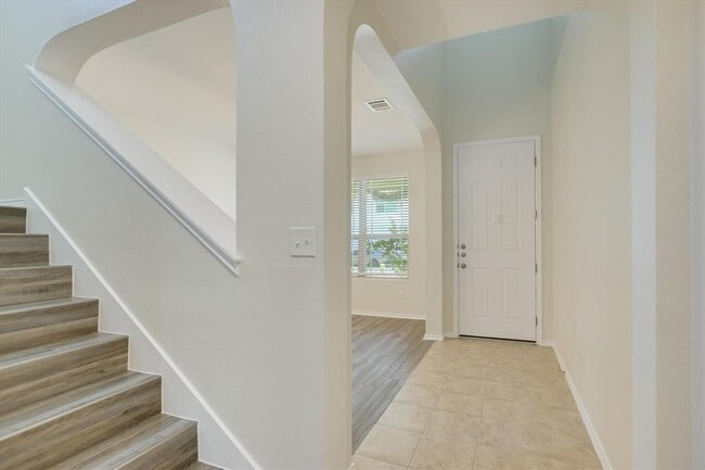 210 Anacua Loop