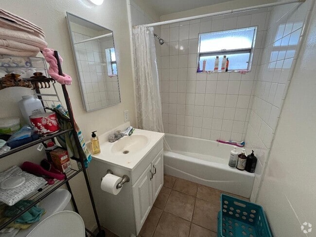 Building Photo - 4716 W 159th St Unit 4716 W 159th St Lawndale Rental