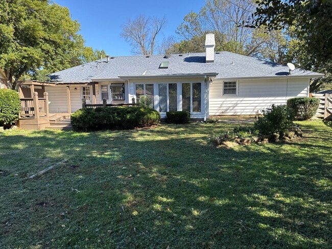 Photo - 3 Bedroom 2 Bath 2 Car Garage! Southeast! ...