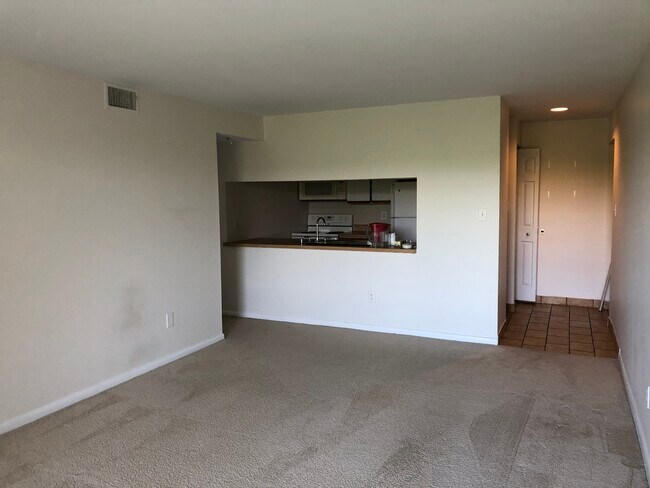 View of kitchen from living area - 600 21st St NW Unit 502