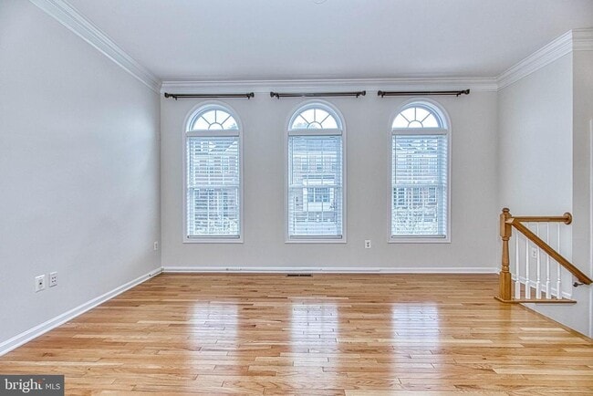 Photo - 208 Croft Square