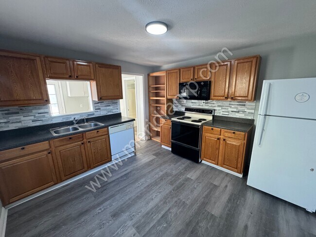 Photo - 2520 Lynn Ave