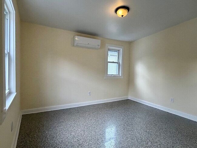 44 Everett St Unit 2