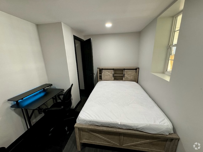 Building Photo - 2210 Pansy St NW Rental