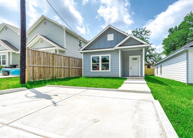 Photo - 16977 Glenheath St