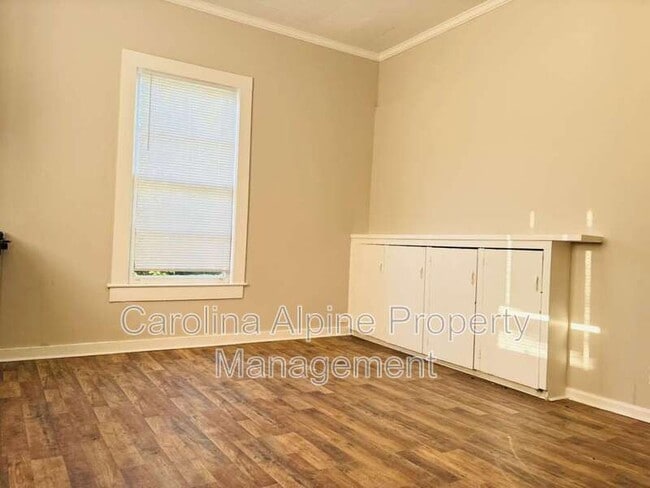 Photo - 321 N Poplar St