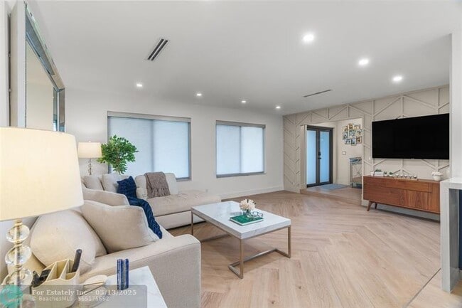 Building Photo - 599 SW 8th Terrace Rental