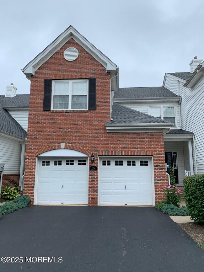 Photo - 35 Surrey Ln Townhome