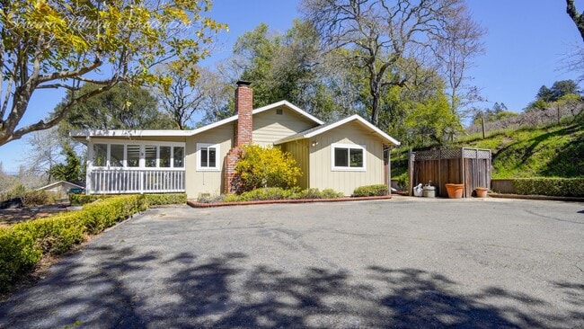 Photo - ~Beautiful 2 Bedroom - 2 Bath Main Home Pl...