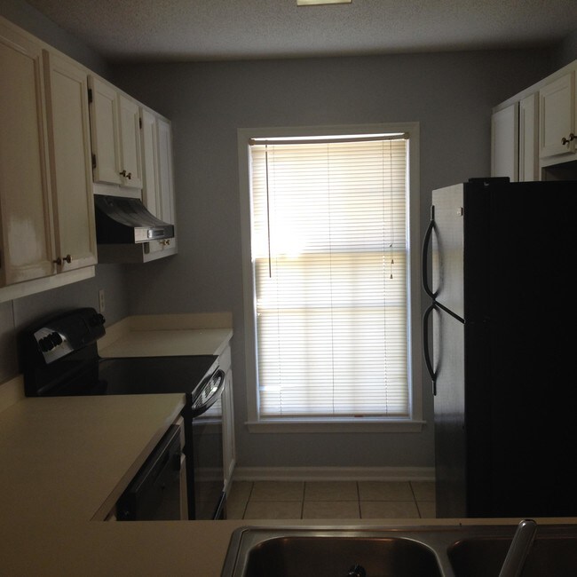 Photo - 803 Reserve Way