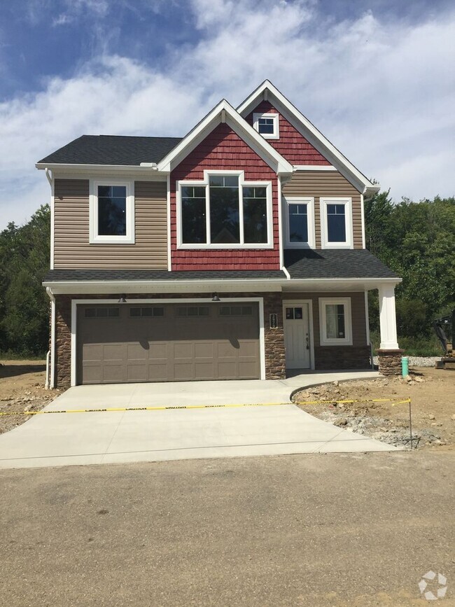 Building Photo - Beautiful 3 bedroom 2 1/2 bath home