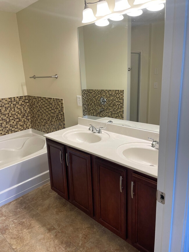 Photo - 1506 Hamden Dr