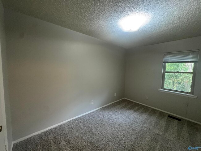 Photo - 908 Stevens Ct NE