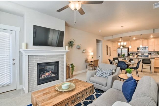 Building Photo - 4622 Hahns Peak Dr Rental
