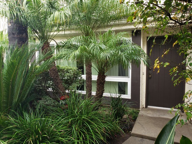 Front of Unit - 4321 Matilija Ave