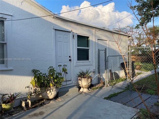 208 NE 22nd Ave